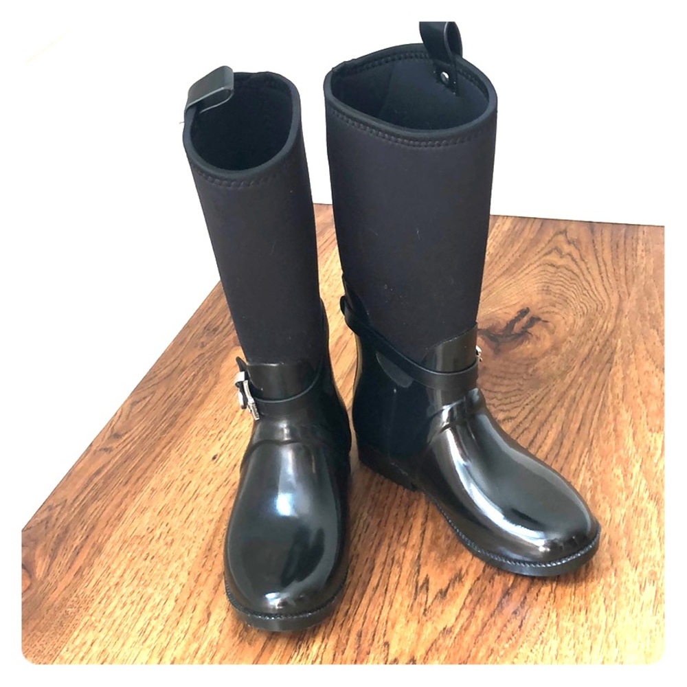 Michael Kors girls rain boots! Not worn size 2 blk